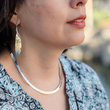 Load image into Gallery viewer, Plumas Earrings – Feather Drop Earrings in .925 Sterling Silver