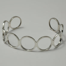 Load image into Gallery viewer, Círculos Cuff – Elegant Circle Detail Statement in .925 Sterling Silver
