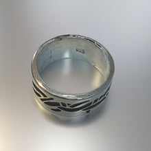 Load image into Gallery viewer, Ballenas Ring – Carved Whale Band in .925 Sterling Silver
